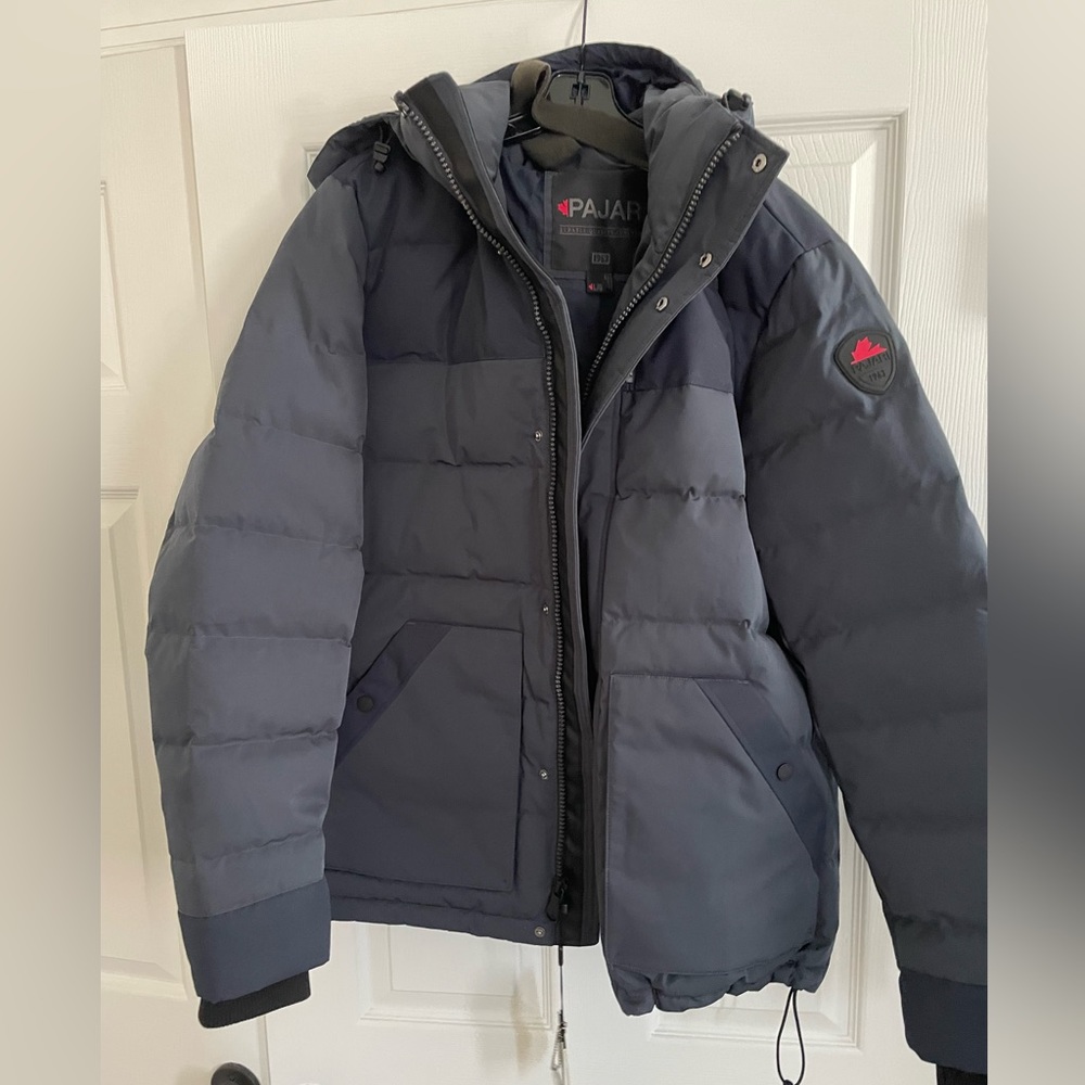 New with tags men’s Pajar Canadian goose down heavy coat. Size large.